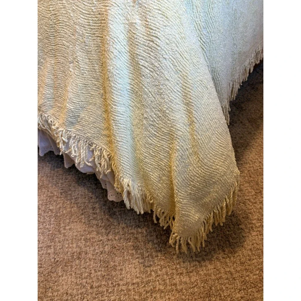 Vintage Chenille Bedspread Fringed Full Size 104